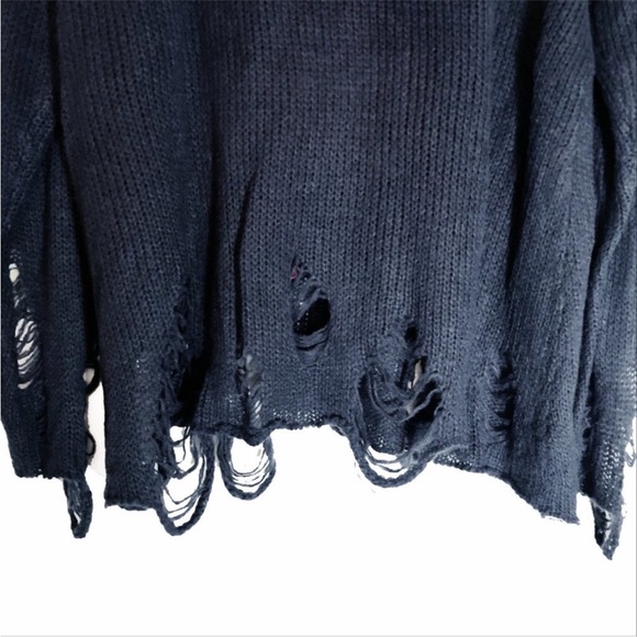 📌 WildFox Navy Blue Knit Toy Soldier Distressed Sweater - Picture 5 of 7